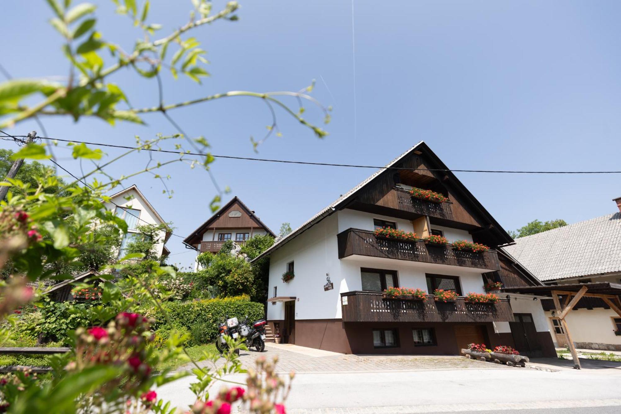 Apartments Pri Urhu ボーヒニ エクステリア 写真