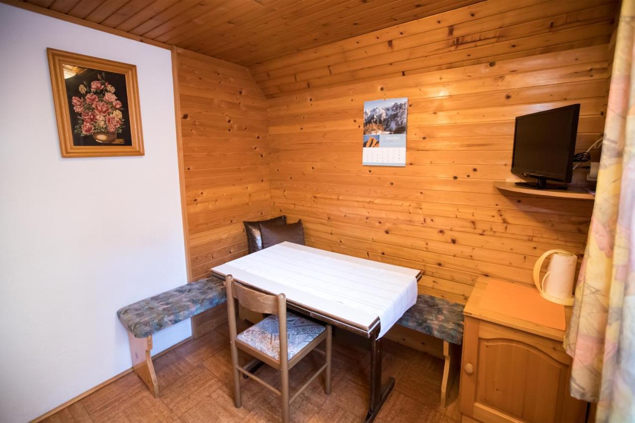 Apartments Pri Urhu ボーヒニ エクステリア 写真